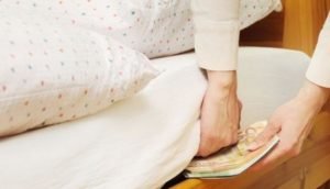 Por que NO es buena idea ahorrar dinero bajo el colchon